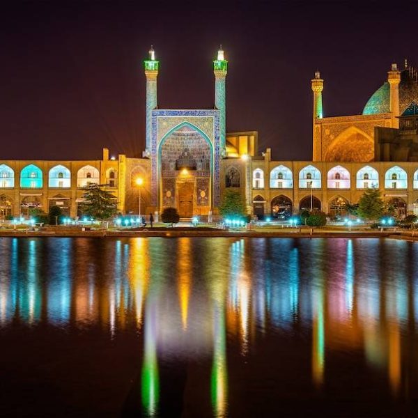 view-shah-imam-mosque-isfahan-iran_261932-1897